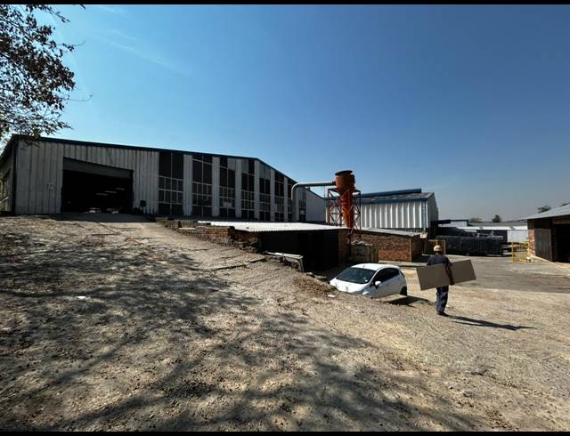 2,800M² WAREHOUSE TO LET IN KEW